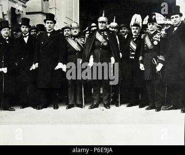 PRIMO DE RIVERA, Miguel. Politisch Y MILITAR ESPAÑOL. JEREZ DE LA FRONTERA, 1870 - 1930. SALIDA DEL PALACIO REAL CON LOS ANGEMELDET BLEIBEN GABINETE DE SU. Stockfoto