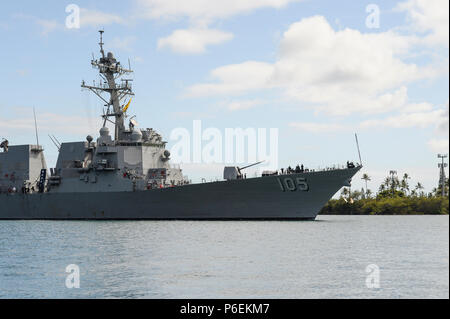 180628-N-OO 032-2047 Pearl Harbor (28. Juni 2018) Der Arleigh-burke-Klasse geführte Anti-raketen-Zerstörer USS Dewey (DDG105) die Durchfuhr durch Pearl Harbor in Vorbereitung für Rim der Pazifik (Rimpac) Übung. 25 Nationen, mehr als 45 Schiffe und u-Boote, etwa 200 Flugzeugen und 25.000 Angestellte beteiligen sich an Rimpac vom 27. Juni bis 2. August in und um die hawaiischen Inseln und Südkalifornien. Die weltweit größte internationale maritime Übung RIMPAC bietet eine einzigartige Ausbildung während der Förderung und Erhaltung der kooperative Beziehungen unter den Teilnehmerinnen und Teilnehmern kritisch zu e Stockfoto