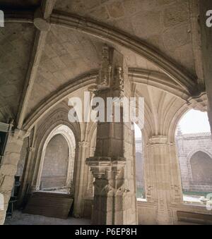 VISTA DEL CLAUSTRO DESDE CAPILLA - SAN PRUDENCIO. Lage: COLEGIAL IGLESIA DE SANTA MARIA LA MAYOR, Toledo, Spanien. Stockfoto