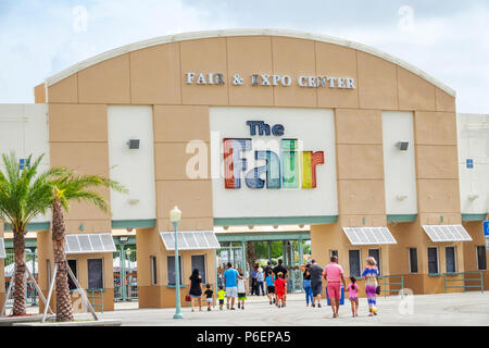 Miami Florida, Miami-Dade Expo Center Center, Messegelände, Eingang, Kongresszentrum, Veranstaltungsort, Familienfamilien Eltern Eltern Kinder, Eintritt, Stockfoto