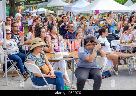 Florida, Coral Gables, Hispanic Cultural Festival, lateinamerikanische Veranstaltung, Performance, Publikum, Hispanic Latino ethnische Einwanderer Minderheit, ein Stockfoto