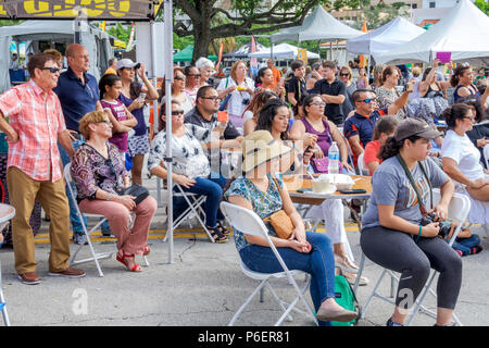 Florida, Coral Gables, Hispanic Cultural Festival, lateinamerikanische Veranstaltung, Performance, Publikum, Hispanic Latino ethnische Einwanderer Minderheit, ein Stockfoto