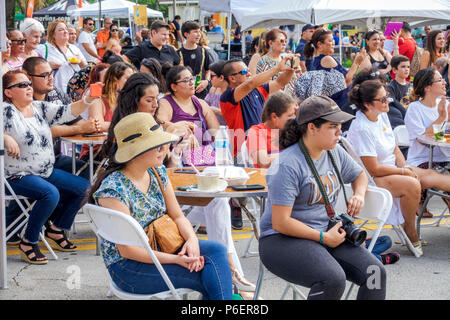 Florida, Coral Gables, Hispanic Cultural Festival, lateinamerikanische Veranstaltung, Performance, Publikum, Hispanic Latino ethnische Einwanderer Minderheit, ein Stockfoto