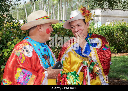 Florida, Coral Gables, Hispanic Cultural Festival, lateinamerikanische Tanzgruppe, Tänzer Performer, typische Kostüm, Baile del Garabato, Barranquilla Karneval f Stockfoto