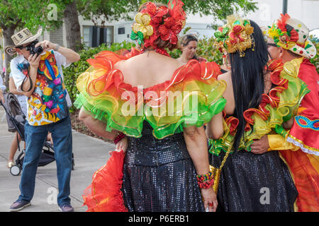 Florida,Coral Gables,Hispanic Cultural Festival,Lateinamerikanische Veranstaltung,Tänzer Performer,kolumbianische typische Kostüme,Baile del Garabato,Barranquilla Carniv Stockfoto