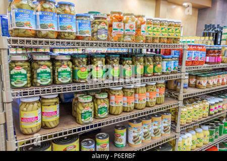 Florida, Coral Gables, Original Daily Bread Marketplace, Gourmet-Lebensmittelgeschäft Markt, Restaurant Restaurants Essen Essen Café Cafés, Regal Regale, Gurken, pi Stockfoto