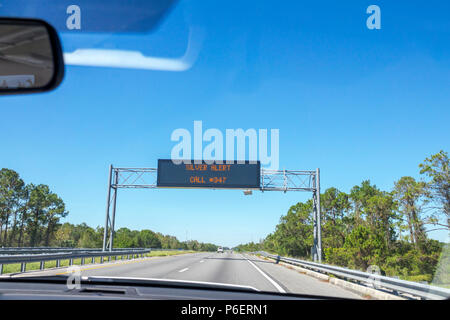 Florida, Fort Ft. Pierce, Floridas Turnpike-Mautstraße, elektronisches Schild, silberne Warnung, fehlender Seniorenfahrer, Besucher reisen in Stockfoto