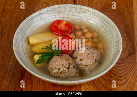 Kofta Suppe mit Fleisch und Gemüse Stockfoto