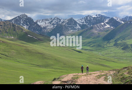 Wandern die herrliche alpine Keskenkija Trek, Jyrgalan, Kirgisistan Stockfoto