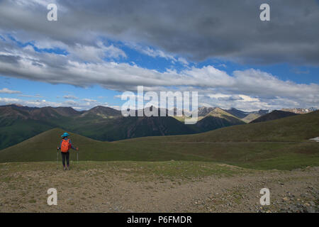 Wandern die herrliche alpine Keskenkija Trek, Jyrgalan, Kirgisistan Stockfoto