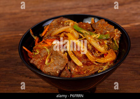 Rindfleisch mit Curry und Gemüse Stockfoto