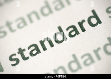 Word-Makro auf weißem Papier gedruckt Stockfoto