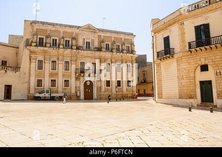 Brindisi, Italien - 30. April 2018: Palazzo Del Seminario in der semi-einsamen Platz im historischen Zentrum von Brindisi (Italien) Stockfoto