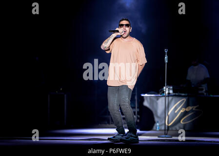 Neapel, Italien. 29 Juni, 2018. Silvano Albanese aka Coez, Sänger und Songwriter und Rapper Italiano in einem Konzert lang erwartete in Neapel an der Arena Flegrea an Laut Neapel Fest 2018. Credit: Massimo Solimene/Pacific Press/Alamy leben Nachrichten Stockfoto