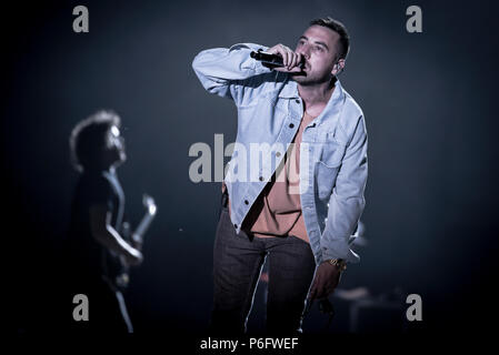 Neapel, Italien. 29 Juni, 2018. Silvano Albanese aka Coez, Sänger und Songwriter und Rapper Italiano in einem Konzert lang erwartete in Neapel an der Arena Flegrea an Laut Neapel Fest 2018. Credit: Massimo Solimene/Pacific Press/Alamy leben Nachrichten Stockfoto