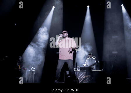 Neapel, Italien. 29 Juni, 2018. Silvano Albanese aka Coez, Sänger und Songwriter und Rapper Italiano in einem Konzert lang erwartete in Neapel an der Arena Flegrea an Laut Neapel Fest 2018. Credit: Massimo Solimene/Pacific Press/Alamy leben Nachrichten Stockfoto