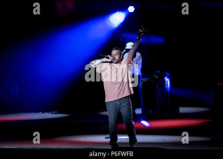 Neapel, Italien. 29 Juni, 2018. Silvano Albanese aka Coez, Sänger und Songwriter und Rapper Italiano in einem Konzert lang erwartete in Neapel an der Arena Flegrea an Laut Neapel Fest 2018. Credit: Massimo Solimene/Pacific Press/Alamy leben Nachrichten Stockfoto