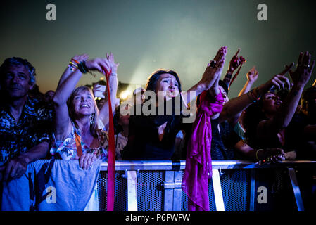 Der amerikanische Sänger und Songschreiber Laura Pergolizzi, besser unter dem Künstlernamen LP bekannt, die live auf der Bühne des Stupinigi Sonic Park Festival in Stupinigi, in der Nähe von Torino. (Foto von Alessandro Bosio/Pacific Press) Stockfoto