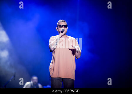 Neapel, Italien. 29 Juni, 2018. Silvano Albanese aka Coez, Sänger und Songwriter und Rapper Italiano in einem Konzert lang erwartete in Neapel an der Arena Flegrea an Laut Neapel Fest 2018. Credit: Massimo Solimene/Pacific Press/Alamy leben Nachrichten Stockfoto