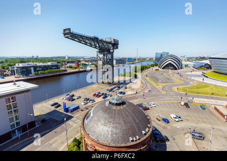 Blick nach Westen entlang den Fluss Clyde mit dem anderston Kran, das gürteltier Konzerthalle, Teil der Schottischen Ausstellungs- und Konferenzzentrum und STV Stockfoto