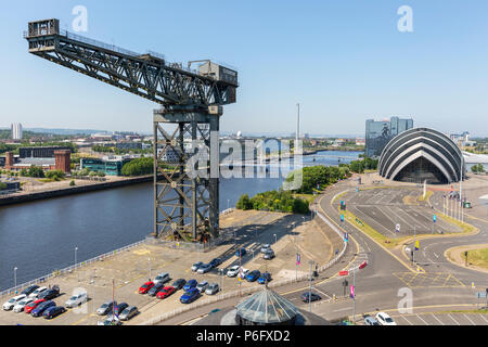 Blick nach Westen entlang den Fluss Clyde mit finnieston Kran, Anderston und das SECC Armadillo konvertieren Veranstaltungsort und über den Fluss zu Govan, Glasgow Stockfoto