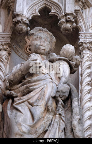 Statue auf der Porta della Carta, Detail der Dogenpalast, Markusplatz, Venedig, Italien Stockfoto