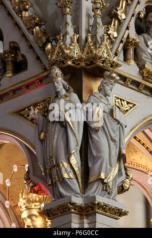 Ärzte der Kirche, Statuen auf dem Hochaltar in der Kathedrale von Zagreb zu Maria Himmelfahrt geweiht Stockfoto