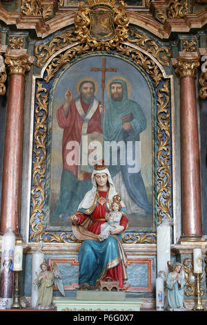 Jungfrau Maria mit dem Jesuskind, Statue auf dem Altar der Heiligen Cyrill und Methodius in der Kirche der Geburt der Jungfrau Maria in Svetice, Kroatien Stockfoto