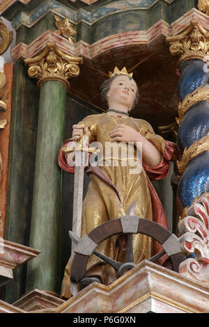 Die heilige Katharina von Alexandria, Statue auf dem Altar der Heiligen Cyrill und Methodius in der Kirche der Geburt der Jungfrau Maria in Svetice, Kroatien Stockfoto