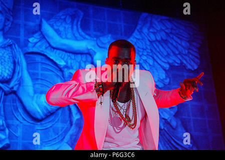 Kanye West an der Essenz Music Festival in New Orleans - Laa Kanye West 28 Veranstaltung in Hollywood Leben - Kalifornien, Red Carpet Event, USA, Filmindustrie, Prominente, Fotografie, Bestof, Kunst, Kultur und Unterhaltung, Topix prominente Mode, Besten, Hollywood Leben, Event in Hollywood Leben - Kalifornien, Roter Teppich und backstage,, Kunst, Kultur und Unterhaltung, Fotografie, Anfrage tsuni@Gamma-USA.com, Musik Prominente, Musiker, Music Group, 2010 a Kanye West 28 Veranstaltung in Hollywood Leben - Kalifornien, Red Carpet Event, USA, Filmindustrie, Prominente, Fotografie, Bestof, Kunst Cul Stockfoto