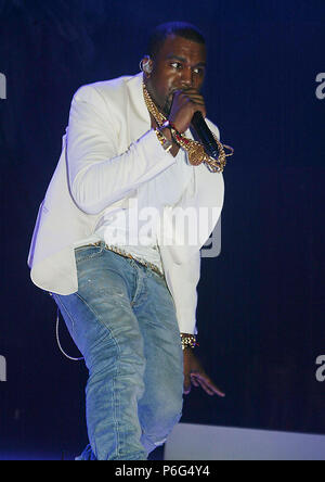 Kanye West an der Essenz Music Festival in New Orleans - LaKanye West 30 Veranstaltung in Hollywood Leben - Kalifornien, Red Carpet Event, USA, Filmindustrie, Prominente, Fotografie, Bestof, Kunst, Kultur und Unterhaltung, Topix prominente Mode, Besten, Hollywood Leben, Event in Hollywood Leben - Kalifornien, Roter Teppich und backstage,, Kunst, Kultur und Unterhaltung, Fotografie, Anfrage tsuni@Gamma-USA.com, Musik Prominente, Musiker, Music Group, 2010 Kanye West 30 Veranstaltung in Hollywood Leben - Kalifornien, Red Carpet Event, USA, Filmindustrie, Prominente, Fotografie, Bestof, Kunst Kultur ein Stockfoto