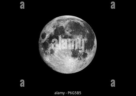 Full Moon / Der Mond ist eine astronomische Körper, der Umlaufbahnen der Erde und ist Erde nur ständigen natürlichen Satelliten. Es ist die fünftgrößte natürliche Stockfoto