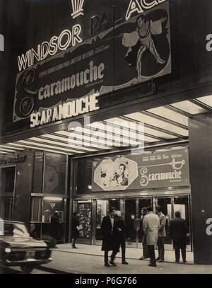 Barcelona. Fachada del Cine Windsor, en La Avenida Diagonal. Año 1952. Stockfoto