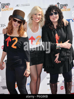 A Nancy Wilson, Natasha Bedingfield, Ann Wilson 09.jpg Stand bis zu Krebs Veranstaltung auf dem Sony in Los Angeles. a Nancy Wilson, Natasha Bedingfield, Ann Wilson 09 Veranstaltung in Hollywood Leben - Kalifornien, Red Carpet Event, USA, Filmindustrie, Prominente, Fotografie, Bestof, Kunst, Kultur und Unterhaltung, Topix prominente Mode, Besten, Hollywood Leben, Event in Hollywood Leben - Kalifornien, Roter Teppich und backstage,, Kunst, Kultur und Unterhaltung, Fotografie, Anfrage tsuni@Gamma-USA.com, Musik Prominente, Musiker, Music Group, 2010 Stockfoto