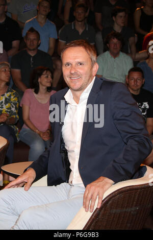 Prominente Gäste sind Gespräche bei Markus Lanz Talkshow in Hamburg. Mit: Dietmar Hamann (ex-fussballprofi) Wo: Hamburg, Deutschland Wann: 29. Mai 2018 Credit: Becher/WENN.com Stockfoto