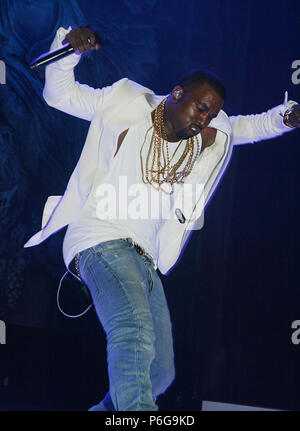 Kanye West an der Essenz Music Festival in New Orleans - LaKanye West 29 Veranstaltung in Hollywood Leben - Kalifornien, Red Carpet Event, USA, Filmindustrie, Prominente, Fotografie, Bestof, Kunst, Kultur und Unterhaltung, Topix prominente Mode, Besten, Hollywood Leben, Event in Hollywood Leben - Kalifornien, Roter Teppich und backstage,, Kunst, Kultur und Unterhaltung, Fotografie, Anfrage tsuni@Gamma-USA.com, Musik Prominente, Musiker, Music Group, 2010 Stockfoto