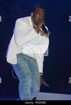 Kanye West an der Essenz Music Festival in New Orleans - LaKanye West 30 Veranstaltung in Hollywood Leben - Kalifornien, Red Carpet Event, USA, Filmindustrie, Prominente, Fotografie, Bestof, Kunst, Kultur und Unterhaltung, Topix prominente Mode, Besten, Hollywood Leben, Event in Hollywood Leben - Kalifornien, Roter Teppich und backstage,, Kunst, Kultur und Unterhaltung, Fotografie, Anfrage tsuni@Gamma-USA.com, Musik Prominente, Musiker, Music Group, 2010 Stockfoto