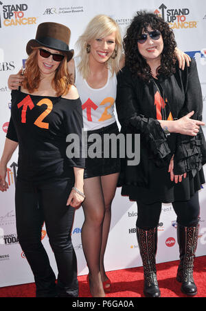 Nancy Wilson, Natasha Bedingfield, Ann Wilson 118.jpg bis zu Krebs Veranstaltung auf dem Sony in Los Angeles. Nancy Wilson, Natasha Bedingfield, Ann Wilson 118 Veranstaltung in Hollywood Leben - Kalifornien, Red Carpet Event, USA, Filmindustrie, Prominente, Fotografie, Bestof, Kunst, Kultur und Unterhaltung, Topix prominente Mode, Besten, Hollywood Leben, Event in Hollywood Leben - Kalifornien, Roter Teppich und backstage,, Kunst, Kultur und Unterhaltung, Fotografie, Anfrage tsuni@Gamma-USA.com, Musik Prominente, Musiker, Music Group, 2010 stehen Stockfoto