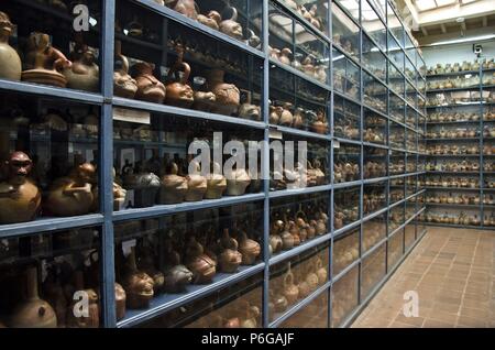 Larco Herrera Museum Storage Galerie für präkolumbianische Keramik Lima Peru. Stockfoto