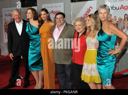 Sie Erneut, warf sie wieder Premiere auf der El Capitan Theatre in Los Angeles. Victor Garber, Sigourney Weaver, Odette Yustman, Andy Fickman, Betty White, Kristen Bell und Jamie Lee CurtisYou wieder, Cast 47 Veranstaltung in Hollywood Leben - Kalifornien, Red Carpet Event, USA, Filmindustrie, Prominente, Fotografie, Bestof, Kunst, Kultur und Unterhaltung, Topix prominente Mode, Besten, Hollywood Leben, Event in Hollywood Leben - Kalifornien, Roter Teppich und backstage,, Kunst, Kultur und Unterhaltung, Fotografie, Anfrage tsuni@Gamma-USA.com, Musik Prominente, Musiker, Music Group, 2010 Stockfoto