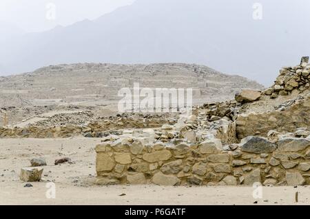 Caral (2600 v. Chr. und 2000 v. Chr.) die älteste Stadt Amerikas. Supe Tal. Peru. UNESCO-Welterbe. Stockfoto