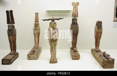 Hölzerne Statuetten Darstellung Götter Ptah, Osiris und Seker Vogel. Archäologisches Museum. Istanbul. Turkei. Stockfoto