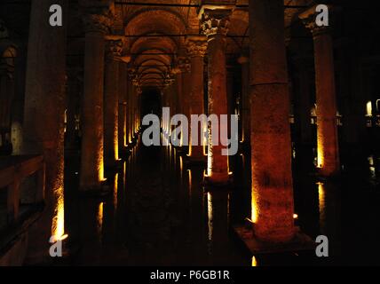 Turkei. Istanbul. Basilika-Zisterne. 6. Jahrhundert. Errichtet während der Herrschaft von Justinian I. Interieur. Stockfoto