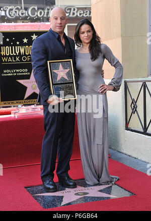 Vin Diesel, Michelle Rodriguez an der Zeremonie zu Ehren mit einem Star Vin Diesel auf dem Hollywood Walk of Fame in Los Angeles. a Vin Diesel, Michelle Rodriguez Ereignis in Hollywood Leben - Kalifornien, Red Carpet Event, USA, Filmindustrie, Prominente, Fotografie, Bestof, Kunst, Kultur und Unterhaltung, Topix prominente Mode, Besten, Hollywood Leben, Event in Hollywood Leben - Kalifornien, Film Stars, TV Stars, Musik, Promis, Topix, Bestof, Kunst, Kultur und Unterhaltung, Fotografie, Anfrage tsuni@Gamma-USA.com, Kredit Tsuni/USA, ausgezeichnet mit einem Stern auf dem Hollywood Wal Stockfoto