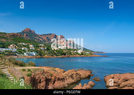 Die robuste Cap Roux, in der Nähe von Saint Raphael, Côte d'Azur, Provence, Frankreich Stockfoto