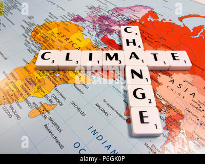 Darstellung der Klimawandel, die durchschnittliche globale Temperatur am schnellsten in der aufgezeichneten Geschichte zugenommen hat, auf Weltkarte Hintergrund Stockfoto