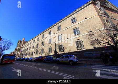 Blick auf die Straße von Alcala de Henares, ein UNESCO-Weltkulturerbe Stadt in der Nähe von Madrid. Spanien, Europa Stockfoto