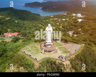Luftaufnahme von Jesus Christus Statue in San Juan del Sur in Nicaragua Stockfoto