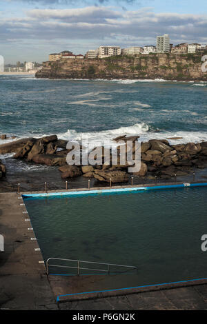 Öffentliches Schwimmbad am Point am Freshwater Beach in Sydney, Australien Stockfoto