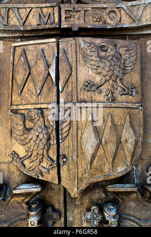 Interessante Motive und Muster auf Bath Abbey Kirche/dom Tür. Stockfoto